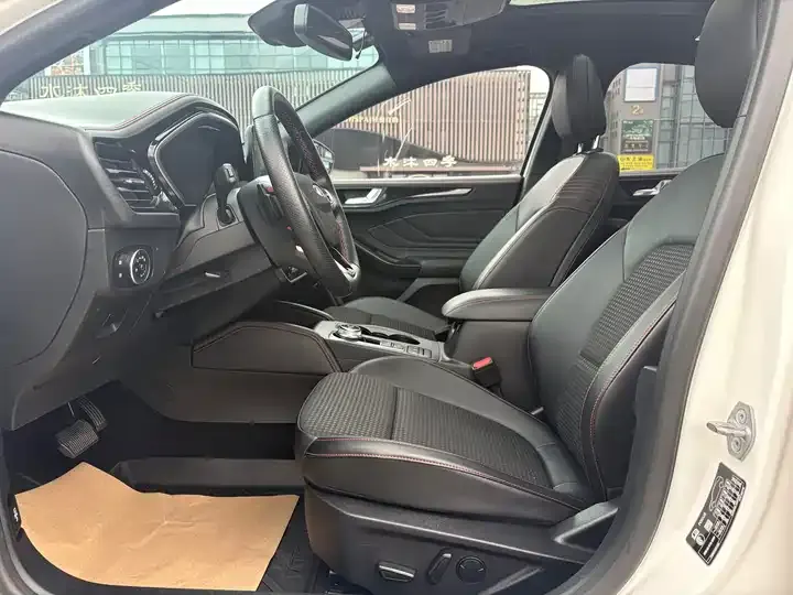 Focus 2021 hatchback EcoBoost 180 automatic ST Line 8