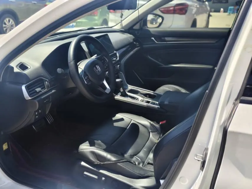 Honda 2022 10th Generation Accord 1.5T Stepless 260TURBO Magic Night Premium Edition Automatic Gear 2