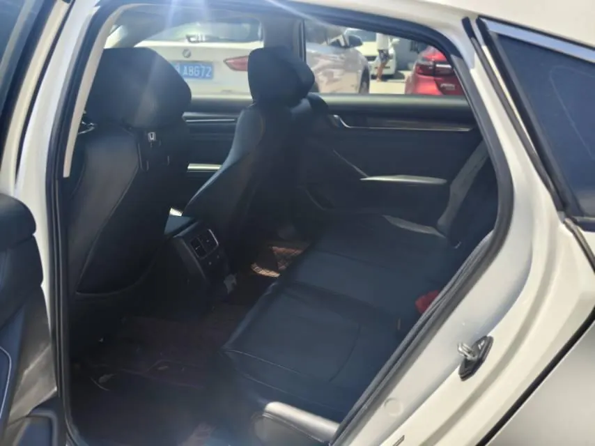 Honda 2022 10th Generation Accord 1.5T Stepless 260TURBO Magic Night Premium Edition Automatic Gear 3