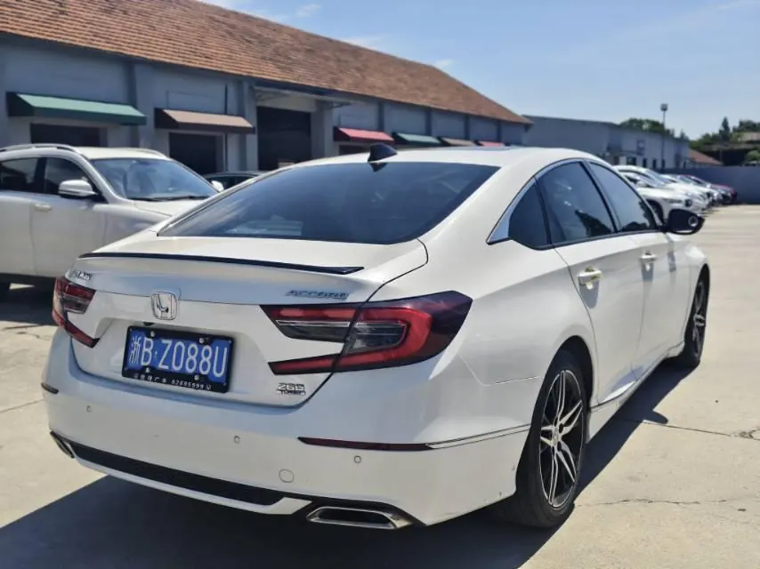 Honda 2022 10th Generation Accord 1.5T Stepless 260TURBO Magic Night Premium Edition Automatic Gear 4