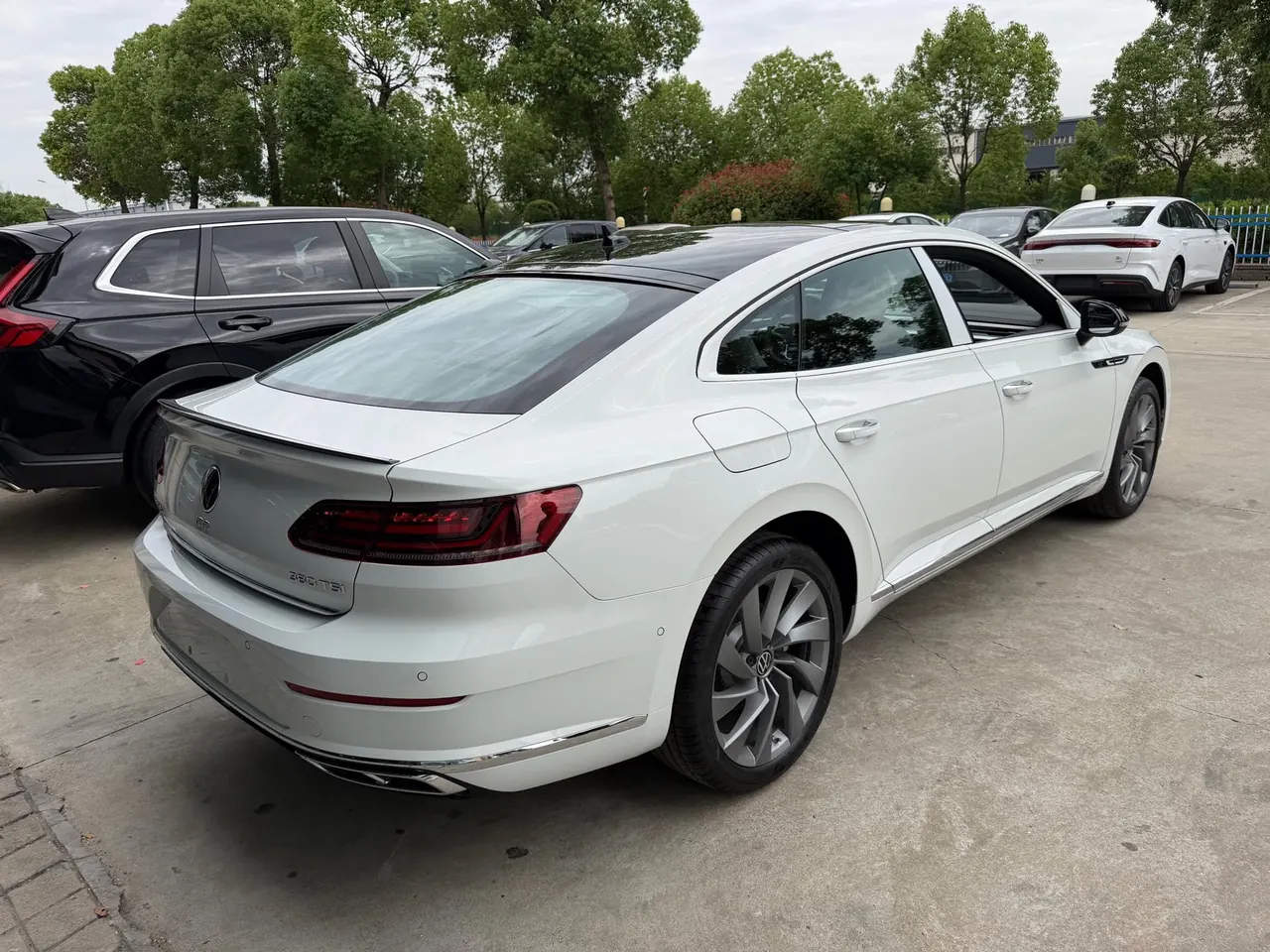 Volkswagen 2026 CC 2.0TSI 380TSI eye-catching 30 million selected automatic gear 3