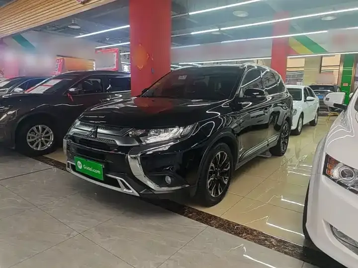 Outlander 2020 2.0L Two-Drive Enjoy Edition 5 - View 1