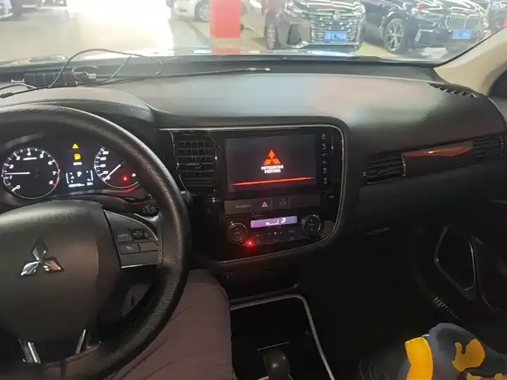 Outlander 2020 2.0L Two-Drive Enjoy Edition 5 10