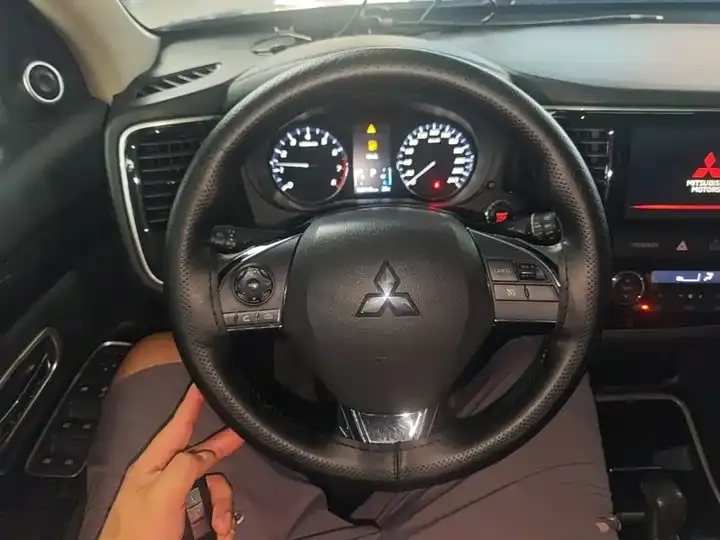 Outlander 2020 2.0L Two-Drive Enjoy Edition 5 11