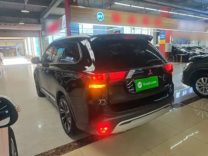 Outlander 2020 2.0L Two-Drive Enjoy Edition 5 5