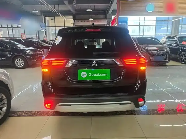 Outlander 2020 2.0L Two-Drive Enjoy Edition 5 6