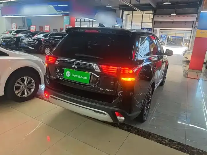 Outlander 2020 2.0L Two-Drive Enjoy Edition 5 7