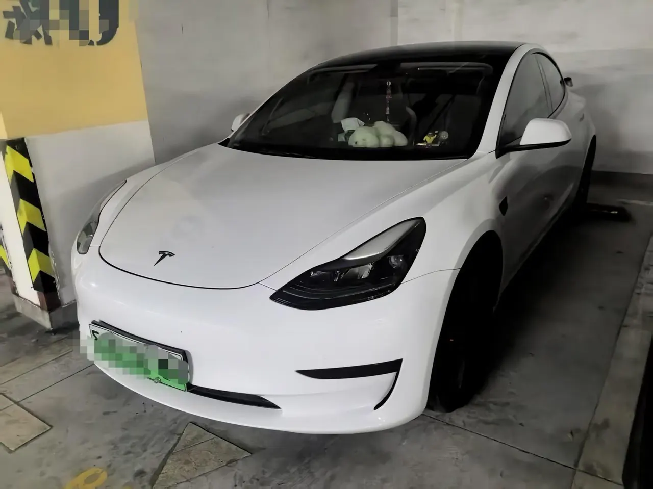 Tesla 2022 Model 3 rear-wheel drive version of automatic transmission - View 1