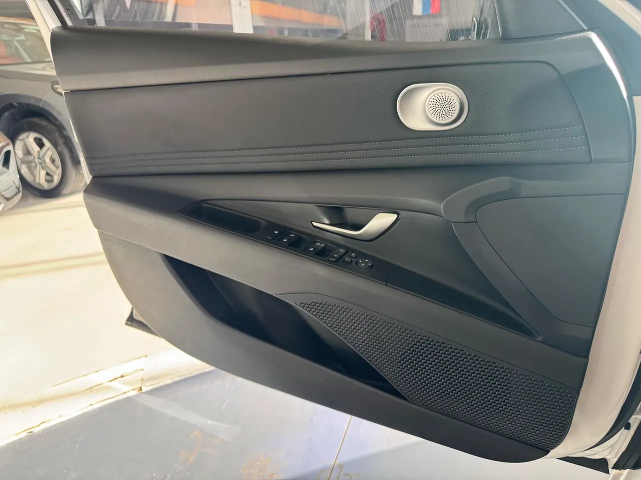 Hyundai 2022 Elantra -3-compartment 1.5 stepless LUX premium automatic gear 10
