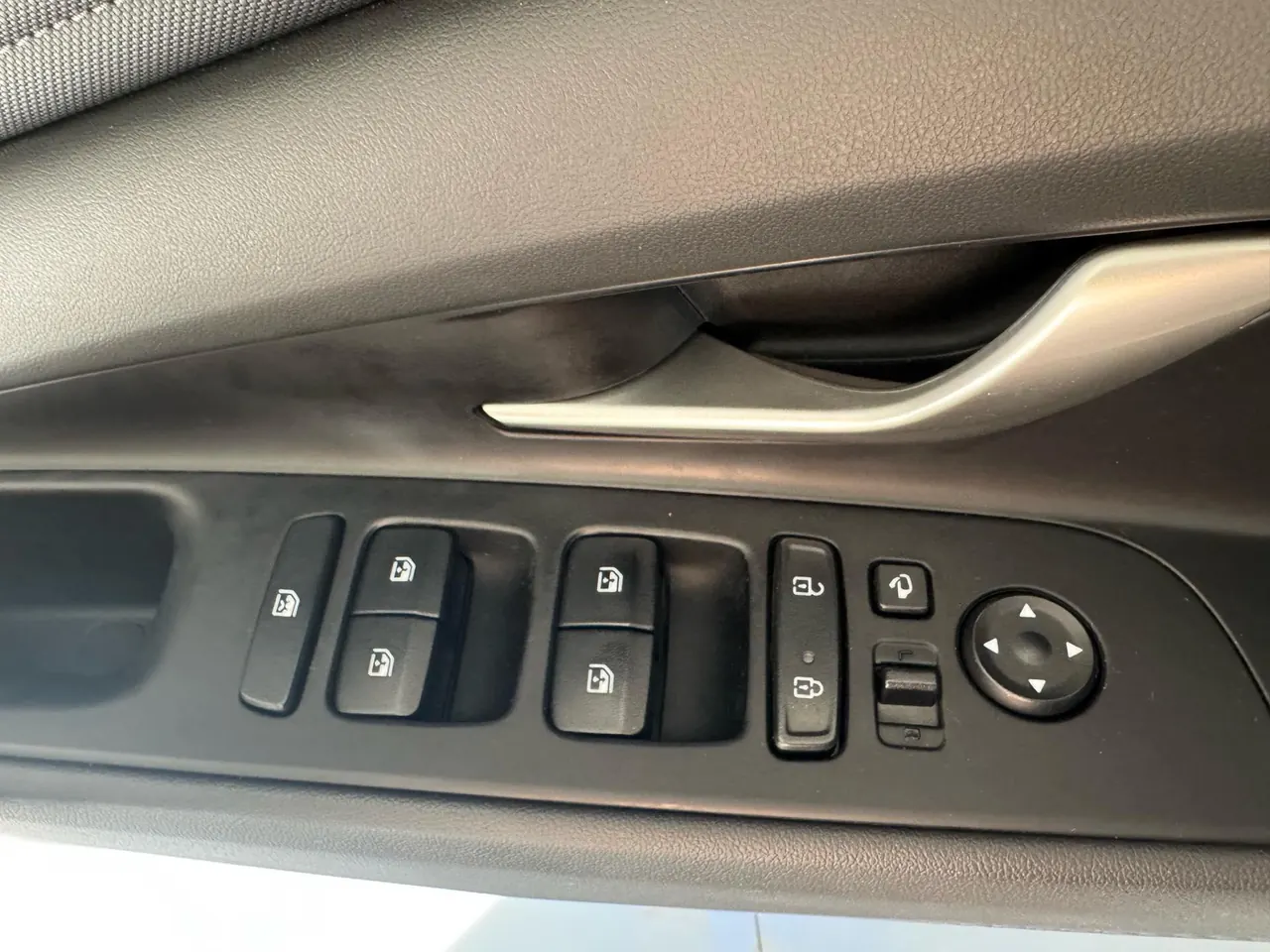 Hyundai 2022 Elantra -3-compartment 1.5 stepless LUX premium automatic gear 11