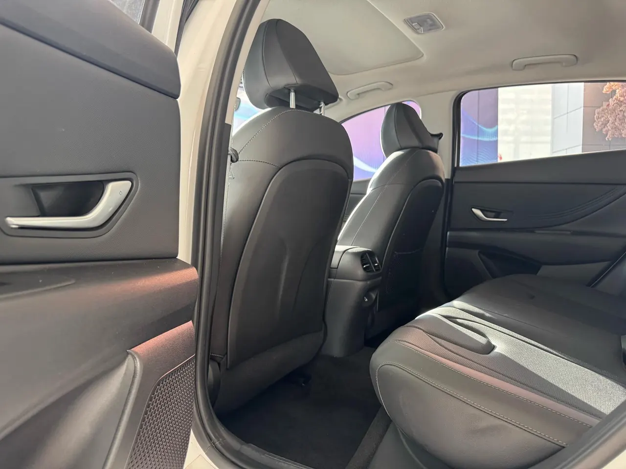 Hyundai 2022 Elantra -3-compartment 1.5 stepless LUX premium automatic gear 12