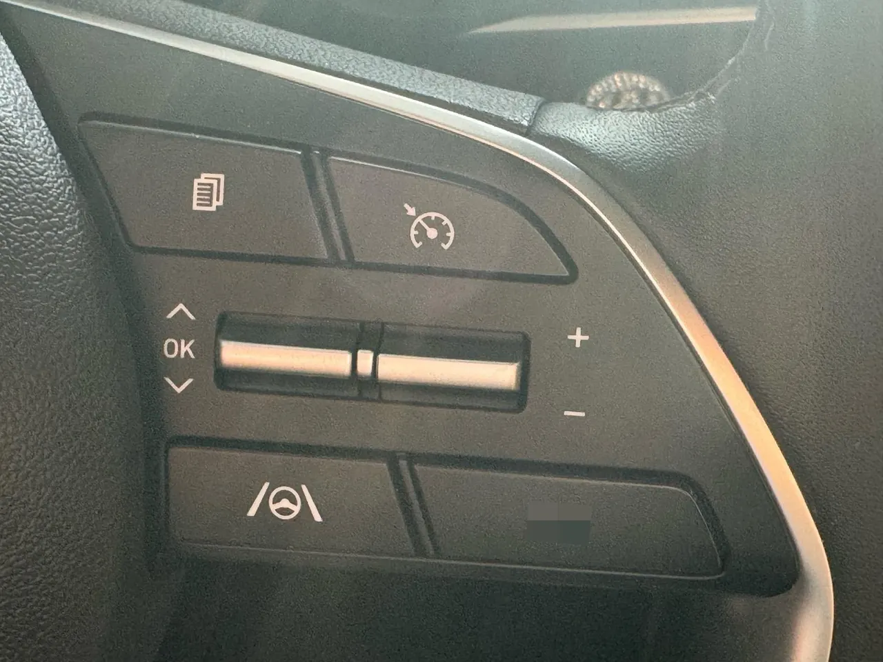Hyundai 2022 Elantra -3-compartment 1.5 stepless LUX premium automatic gear 14