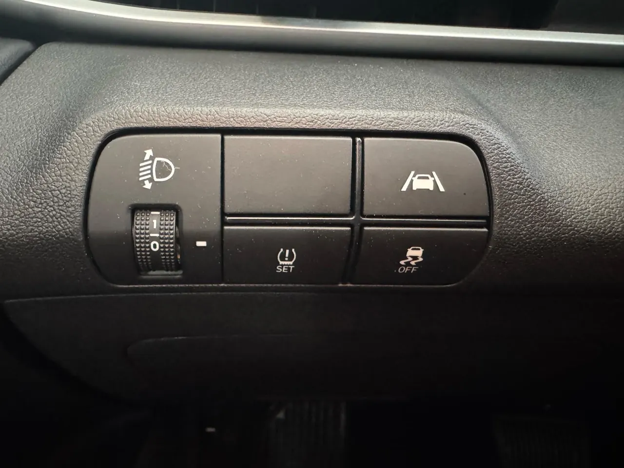 Hyundai 2022 Elantra -3-compartment 1.5 stepless LUX premium automatic gear 15