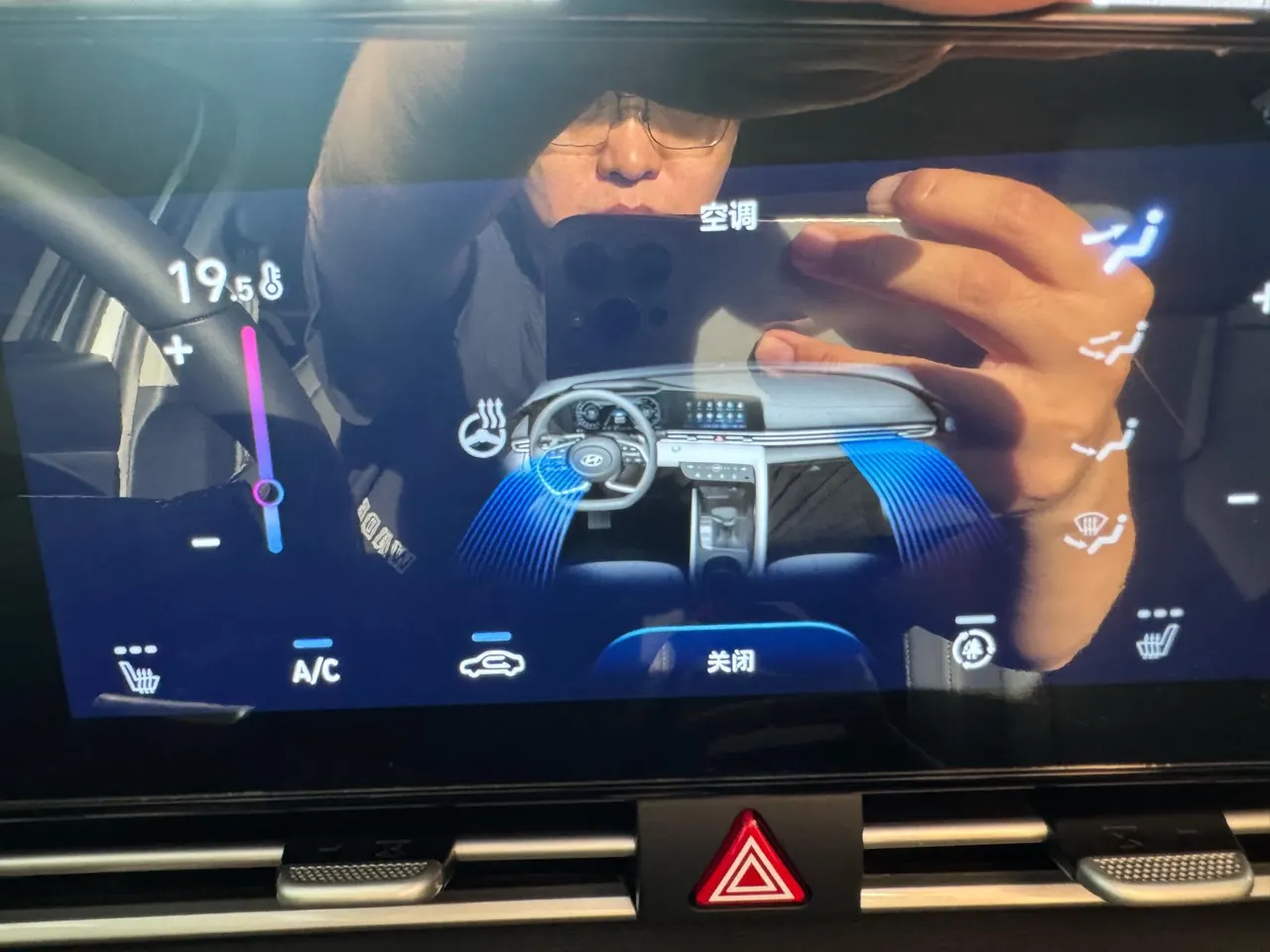 Hyundai 2022 Elantra -3-compartment 1.5 stepless LUX premium automatic gear 18