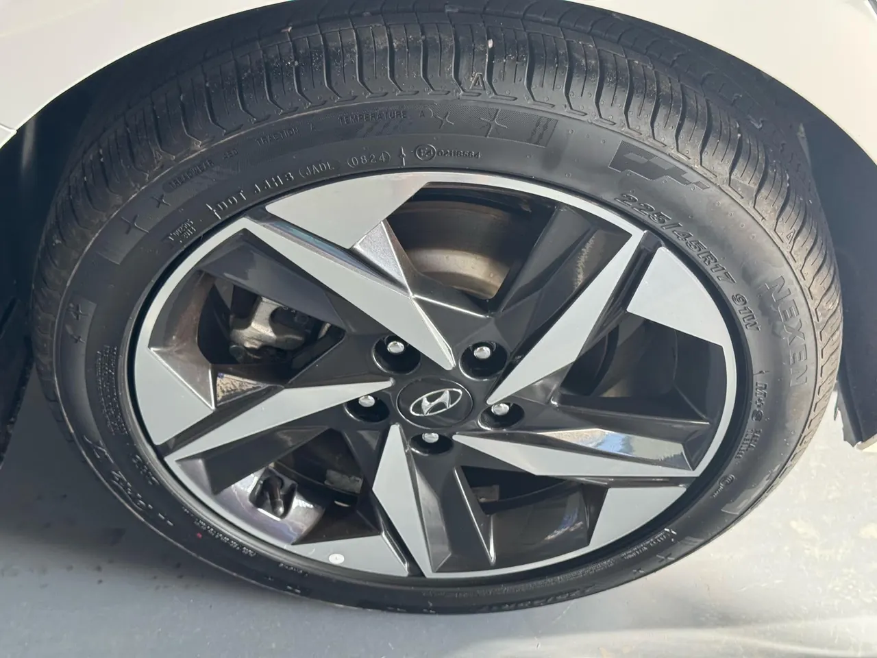 Hyundai 2022 Elantra -3-compartment 1.5 stepless LUX premium automatic gear 5