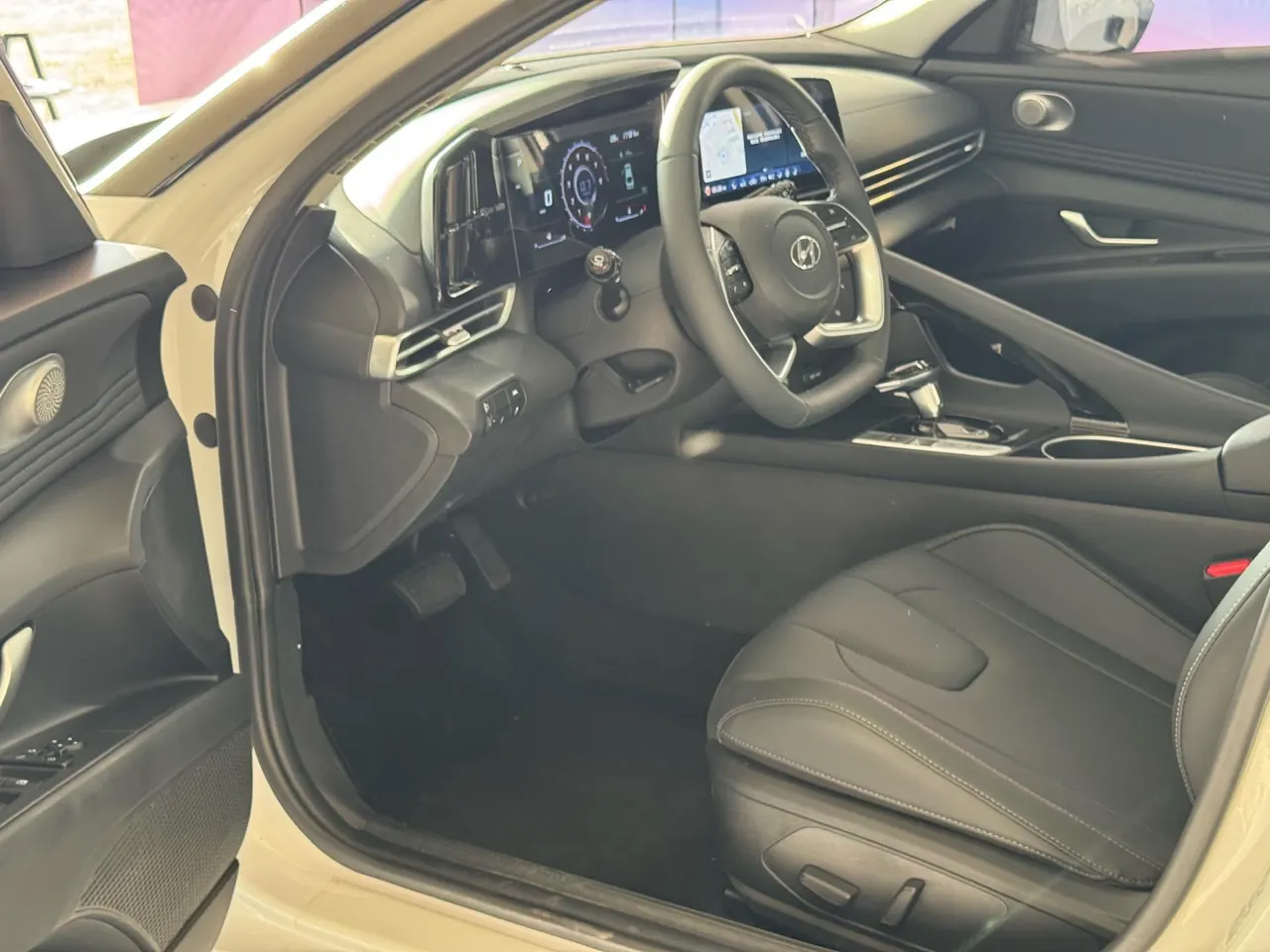 Hyundai 2022 Elantra -3-compartment 1.5 stepless LUX premium automatic gear 8
