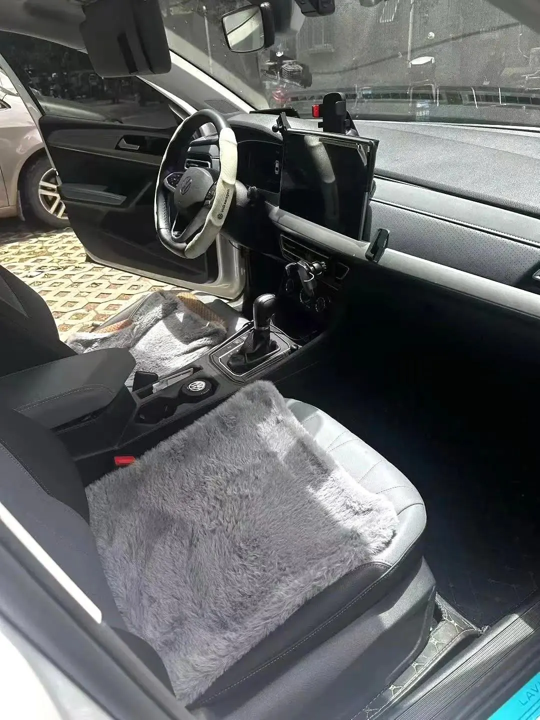Volkswagen 2024 LaVida 1.5 Star 5 Million Edition Automatic Gear 4