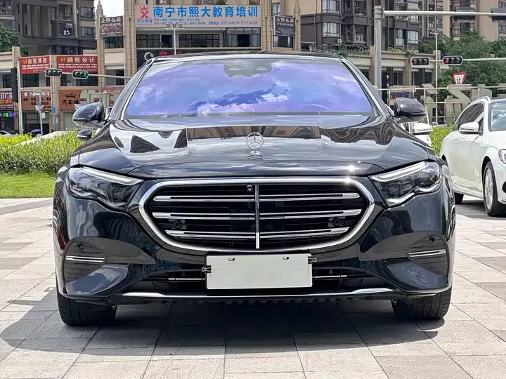 Mercedes Benz E-Class 2024 to E 300 L Fashion 2