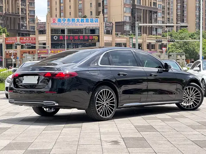 Mercedes Benz E-Class 2024 to E 300 L Fashion 4