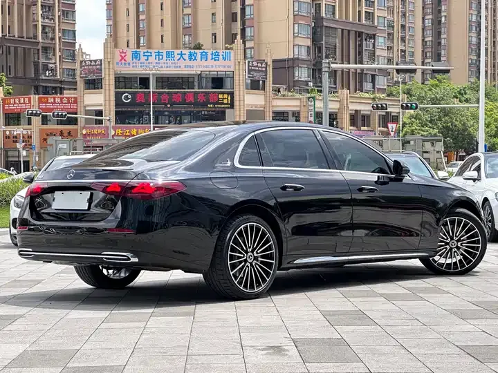 Mercedes Benz E-Class 2024 to E 300 L Fashion 5