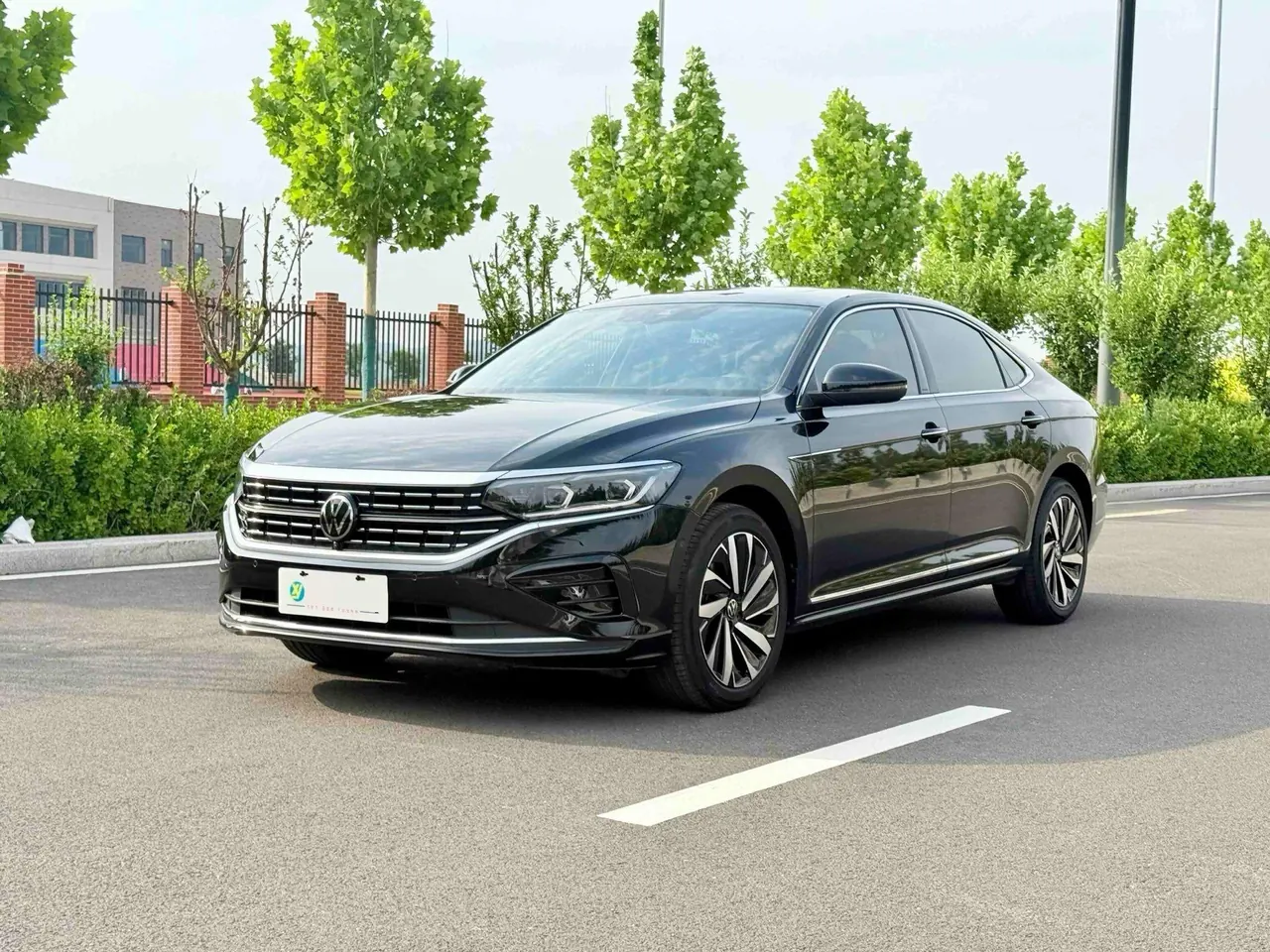 Volkswagen 2025 Passat 2.0TSI 380TSI Subut Long Yao Edition Automatic Gear - View 1