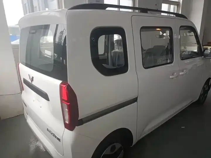 Wuling light new energy 2025 305km aggressive 7