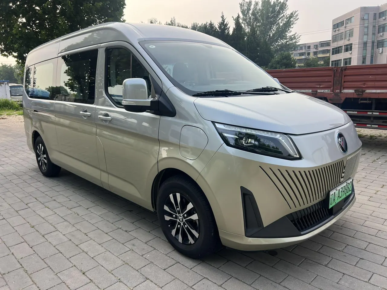 Open image lightbox: Foton 2025 Tujano X5 New Energy 77.28kWh Long Axis Flat Top Single Tire 7-seat Automatic Gear