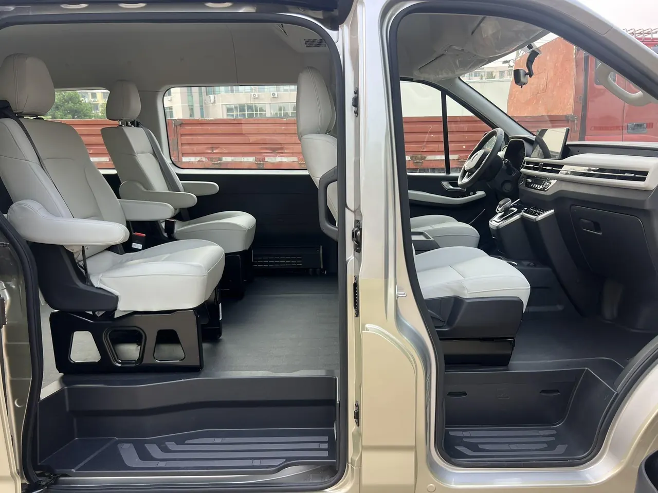 Foton 2025 Tujano X5 New Energy 77.28kWh Long Axis Flat Top Single Tire 7-seat Automatic Gear 5
