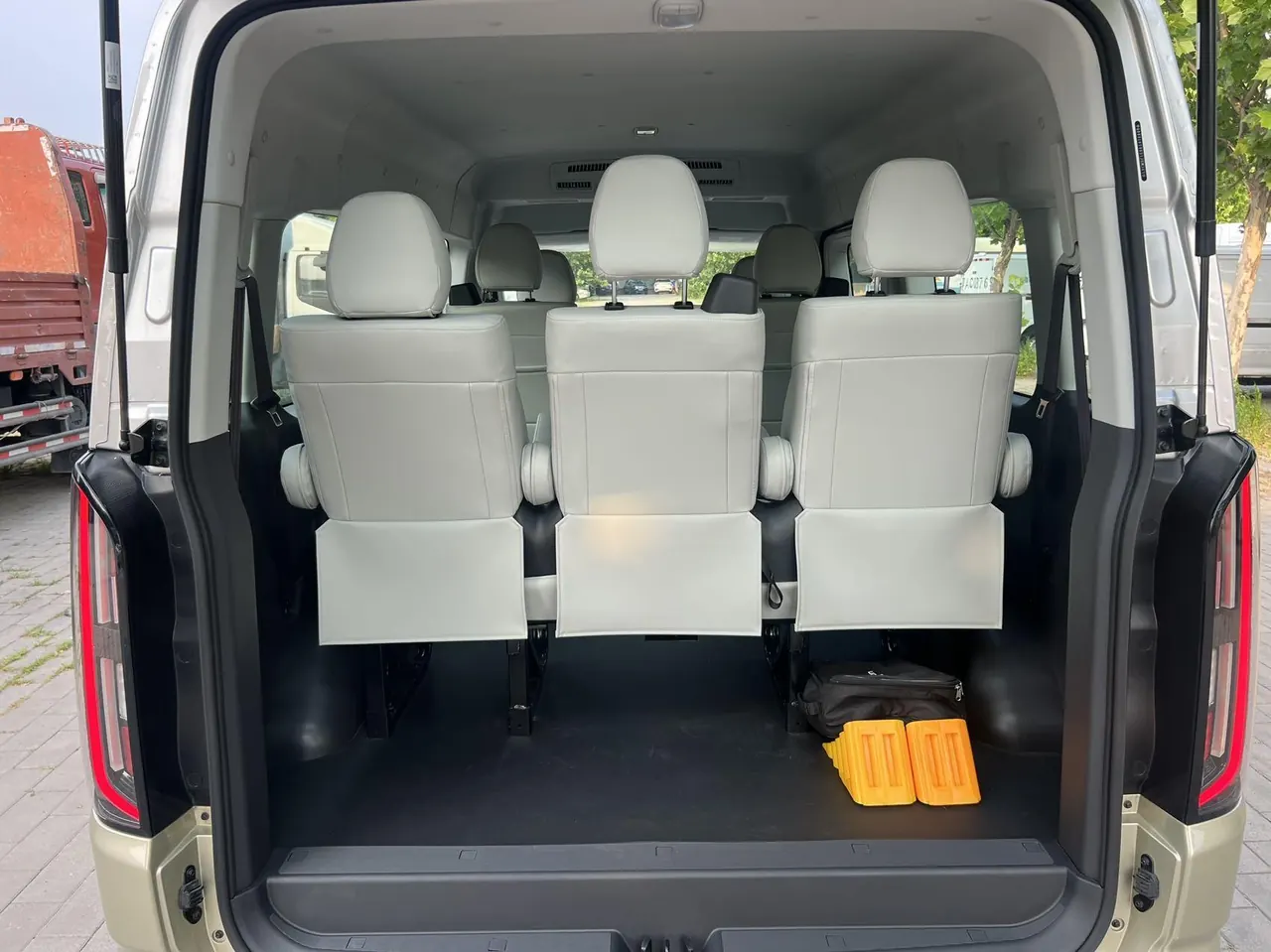 Foton 2025 Tujano X5 New Energy 77.28kWh Long Axis Flat Top Single Tire 7-seat Automatic Gear 8