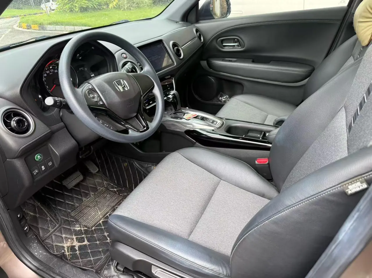 Honda 2022 XR-V 1.5T Stepless 220TURBO Obsidian Edition Automatic Gear 4