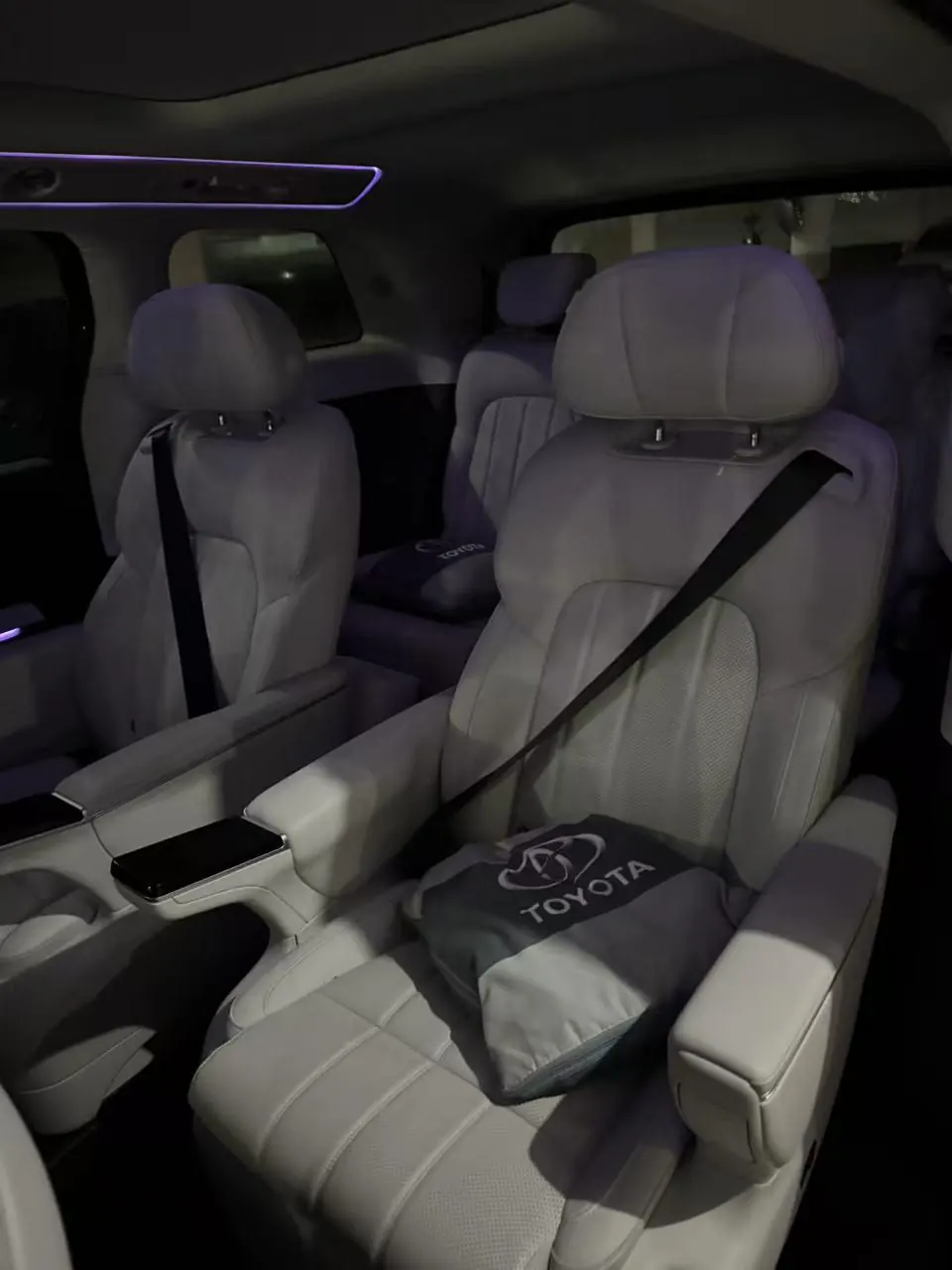 Voyah 2025 dreamers PHEV 1.5T four-wheel drive distinguished Kunpeng version automatic gear 5