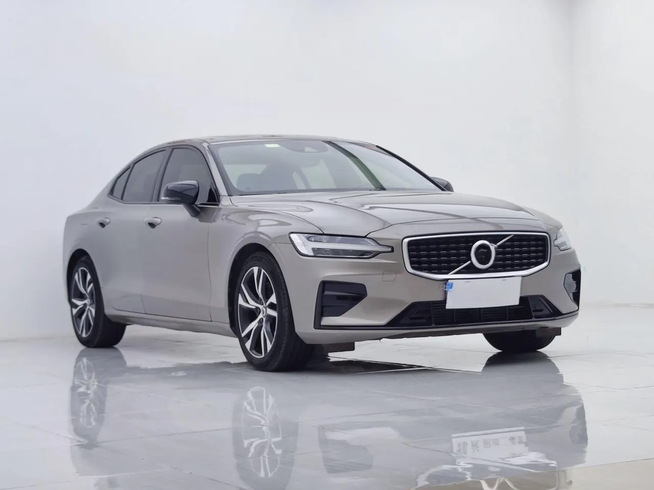 Volvo 2020 S60 2.0T T4 Zhiyuan Deluxe Edition Automatic Gear 2