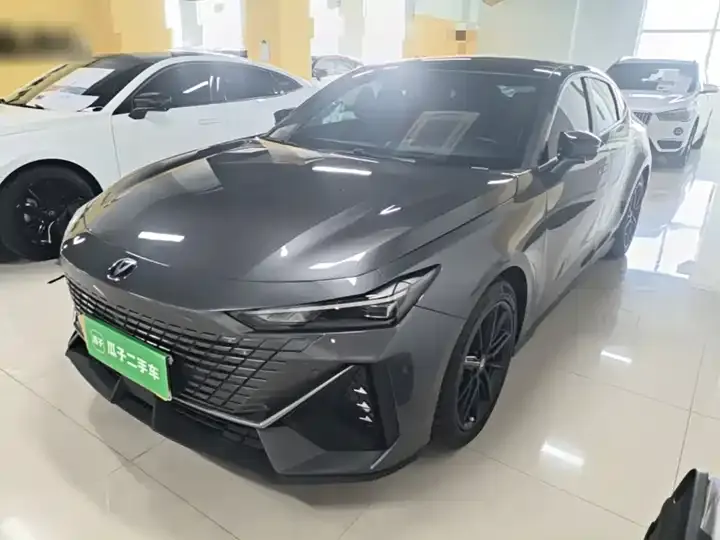 ChangAn UNI-V 2022 1.5T Honorable Model - View 1