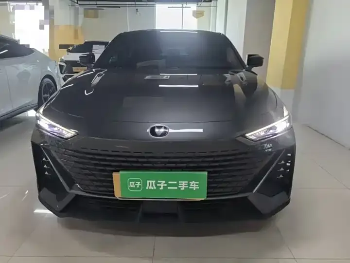 ChangAn UNI-V 2022 1.5T Honorable Model 3