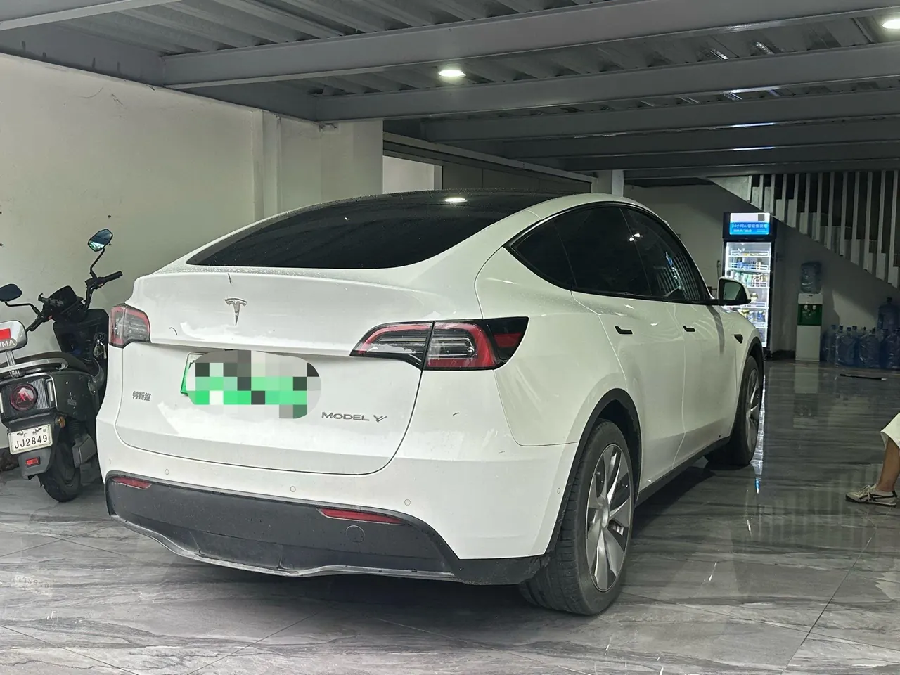 Tesla 2022 Model Y rear-wheel drive version (facelift) automatic gear 2