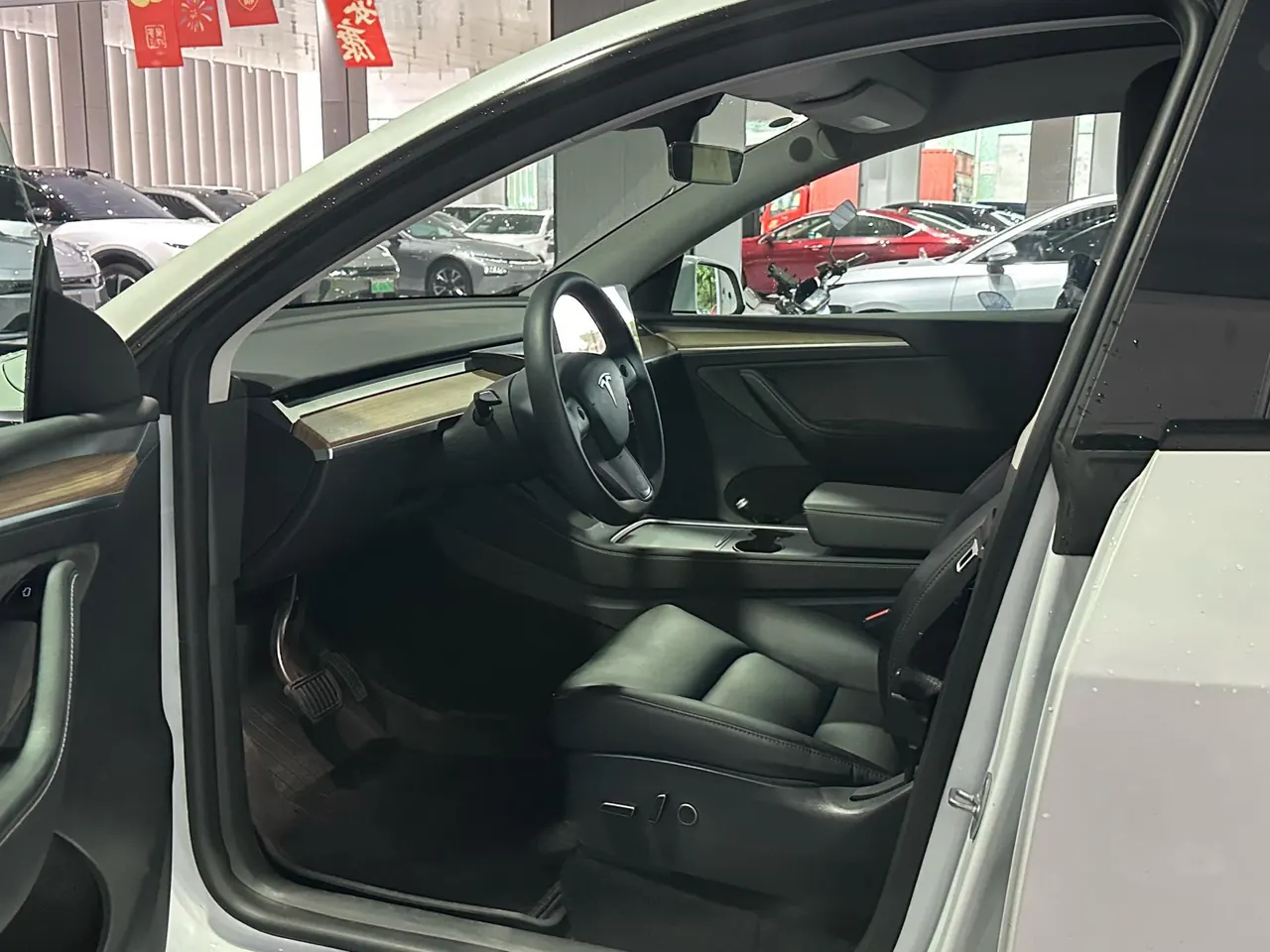 Tesla 2022 Model Y rear-wheel drive version (facelift) automatic gear 3