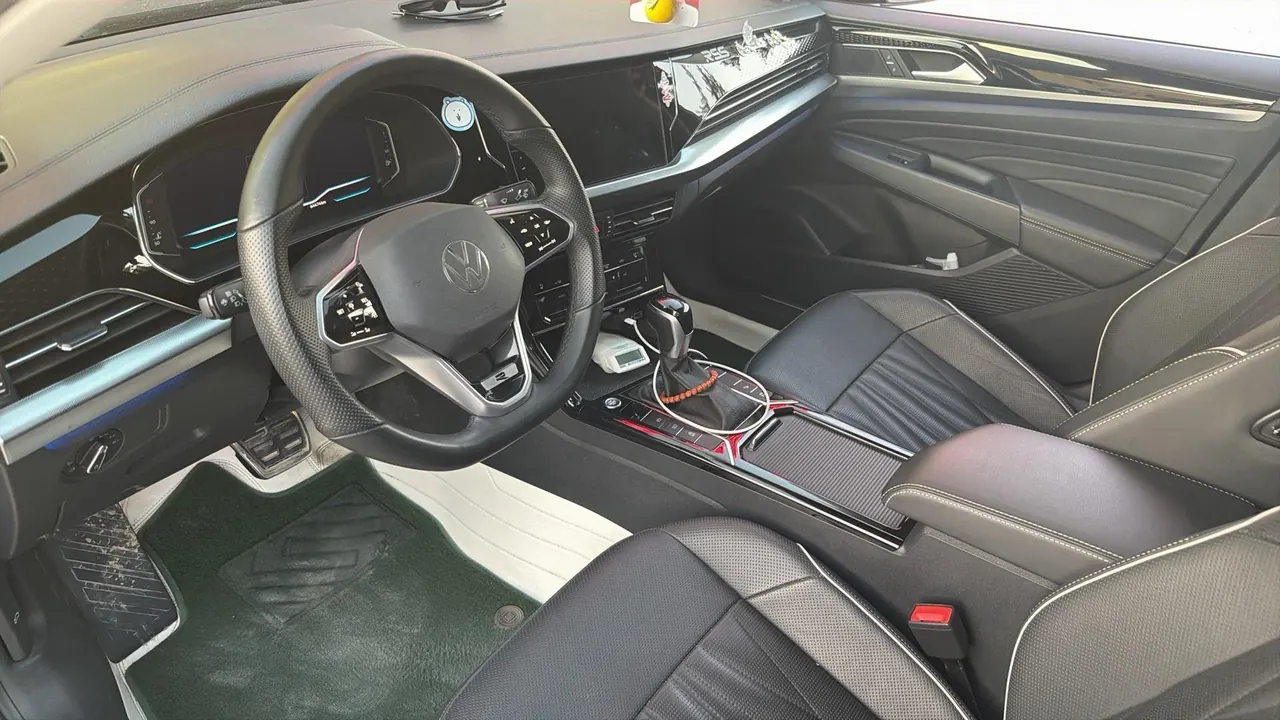 Volkswagen 2022 Passat 2.0TSI 330TSI Deluxe Edition Automatic 2