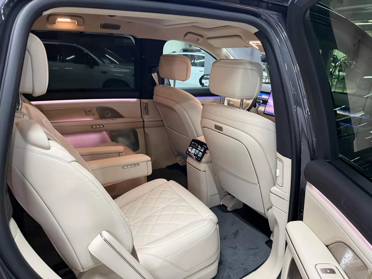 NIO 2026 ES8 6-seat executive deluxe automatic gear 4