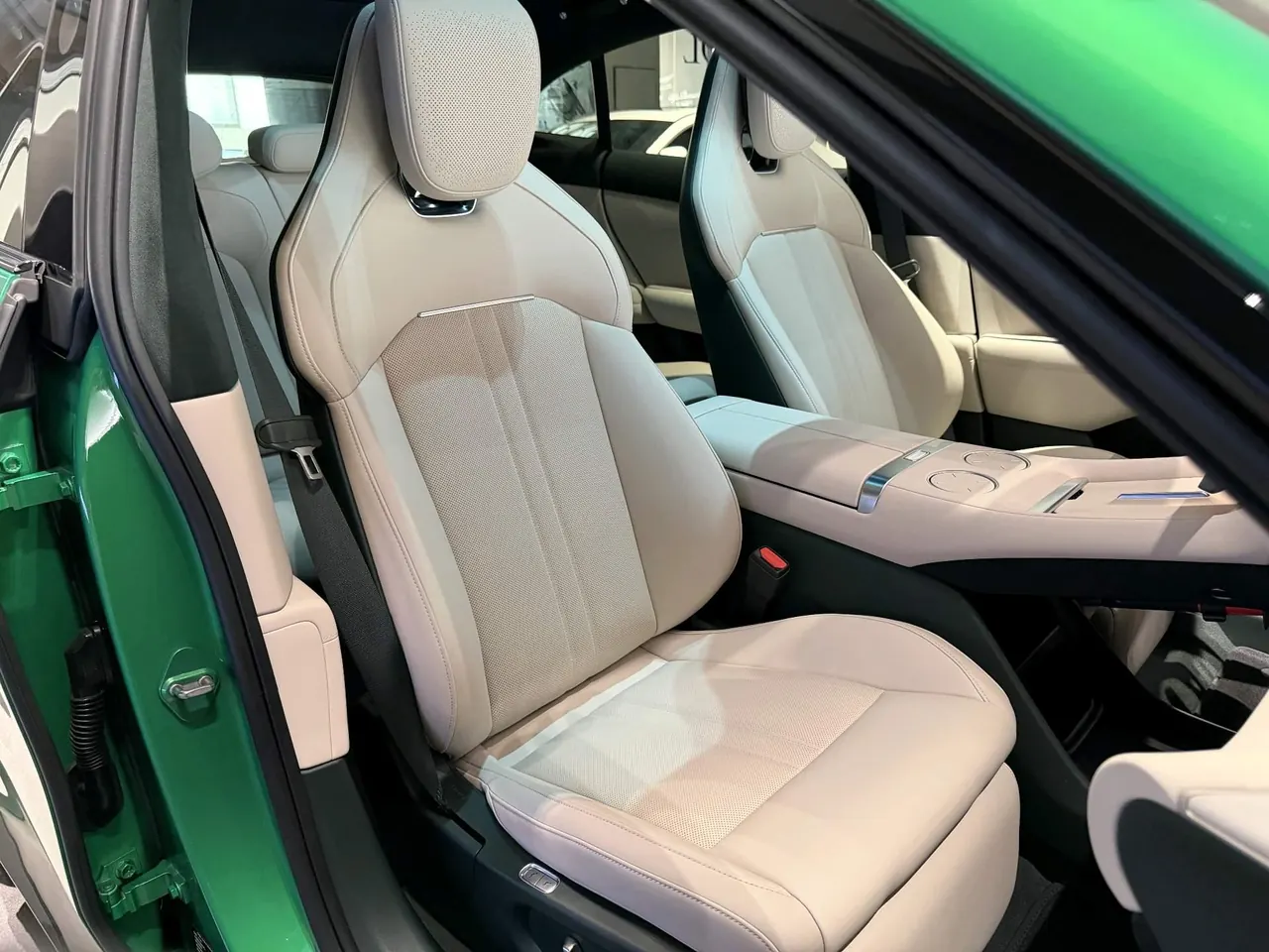 MI 2025 YU7 Long Endurance High Performance Four-wheel Drive Max Edition Automatic Gear 13