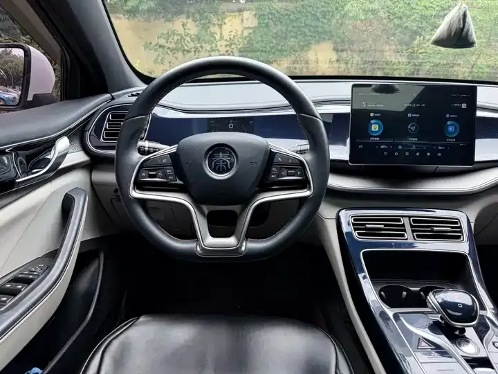 Qin PLUS 2021 EV 500KM Luxury Model 4