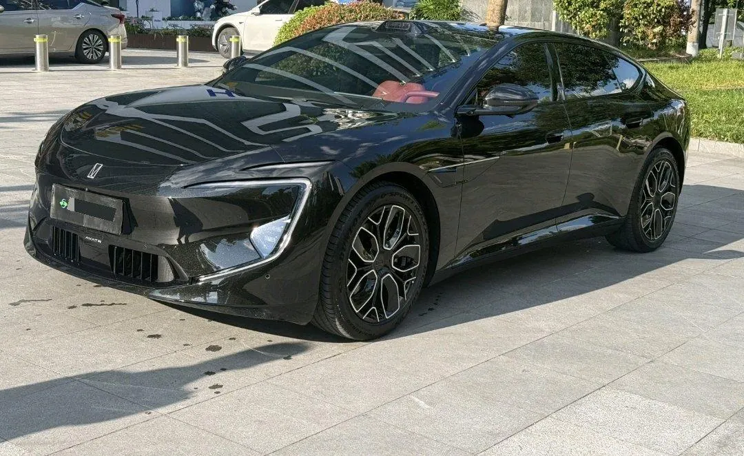 Open image lightbox: Avatr 2026 Avatr 12 Max dual-motor all-electric version (facelift) automatic transmission