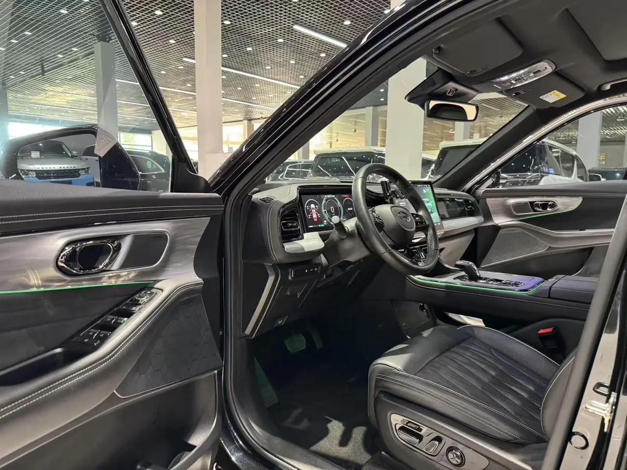 Chuanqi 2022 GS8 Hybrid 2.0TM Stepless Four-wheel Drive Premium Edition Seven-seat Automatic Gear 7