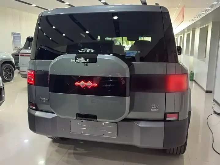 Titanium 7 2025 190KM 4WD Ultra Edition 9