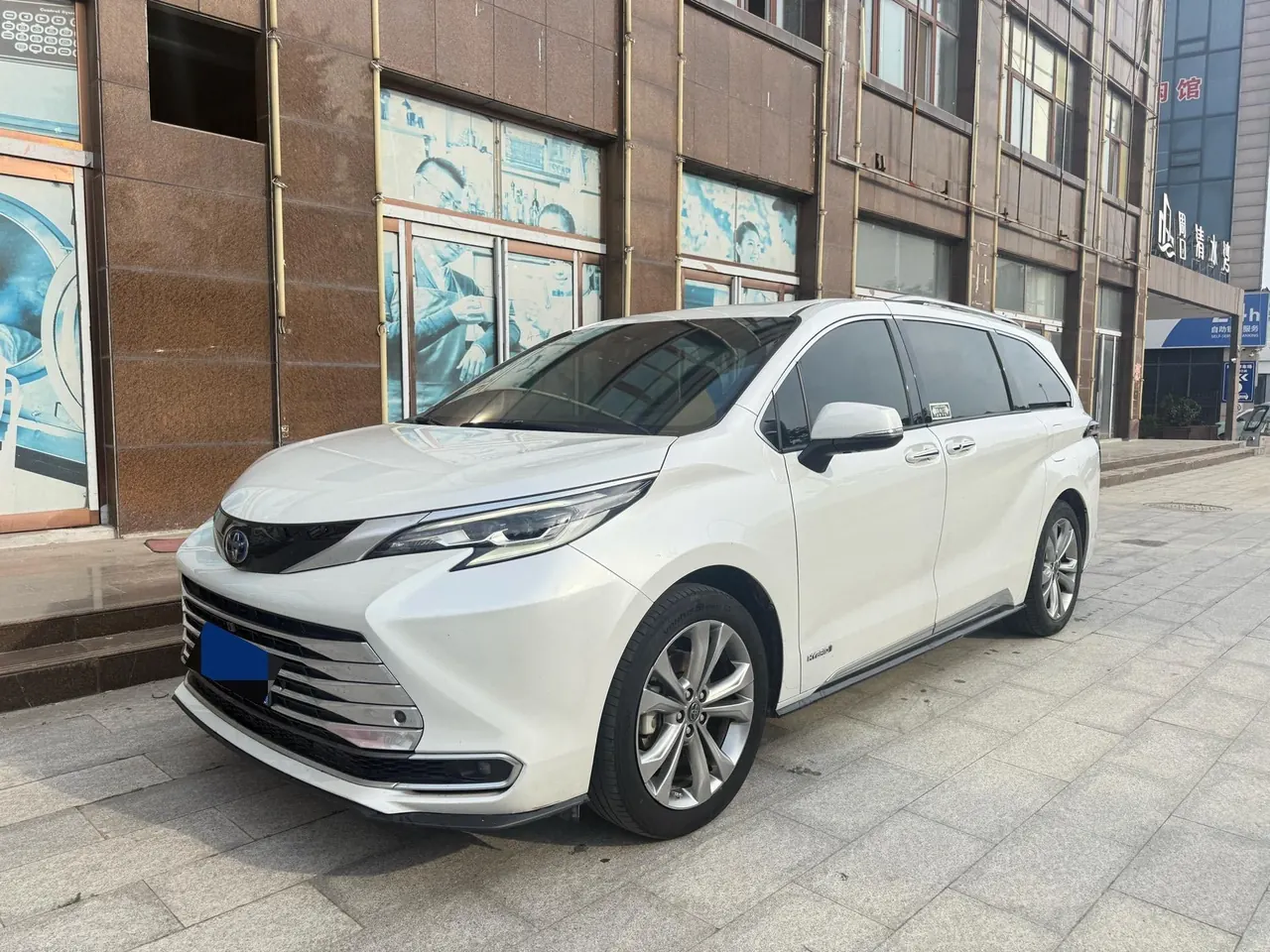 Toyota 2023 Sana 2.5 Stepless Platinum Edition Automatic Transmission - View 1