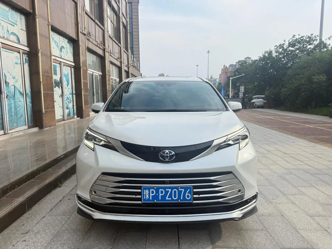 Toyota 2023 Sana 2.5 Stepless Platinum Edition Automatic Transmission 2