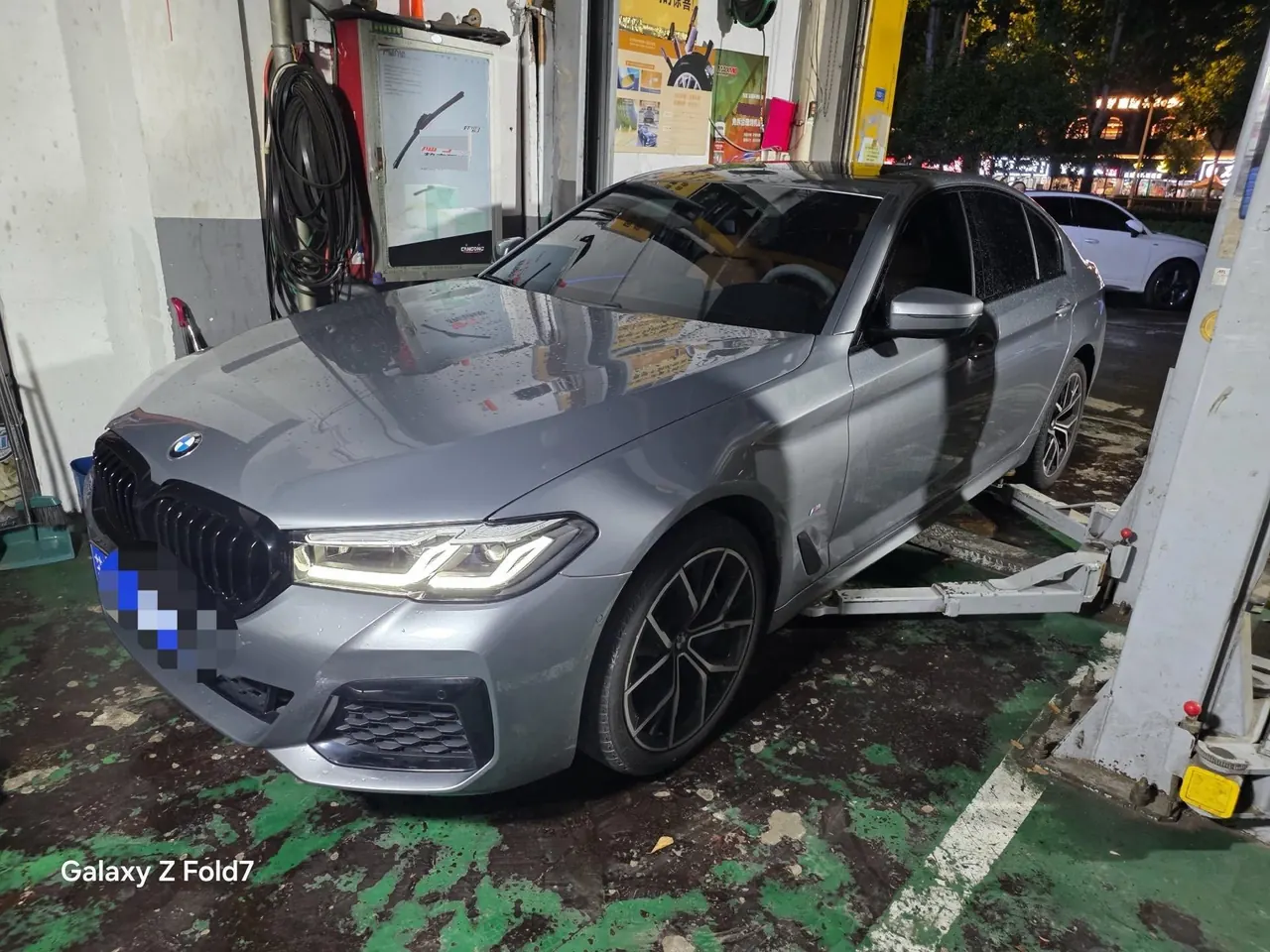 Открыть галерею: BMW 5 Series (Imported) 2022 530i 2.0T M Sports Suit (Modified 2) Automatic Gear