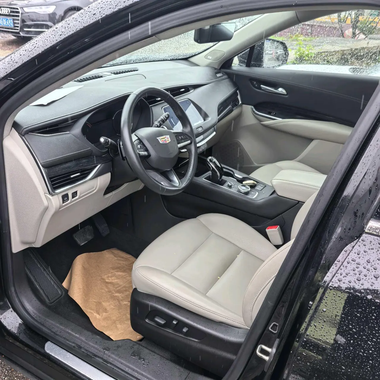 Cadillac 2022 XT4 48V 2.0T 28T Two-Drive Luxury Automatic Gear 3