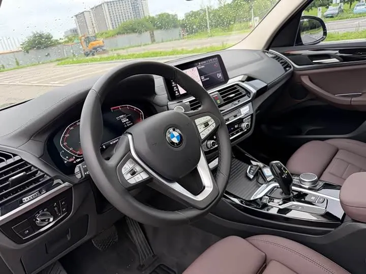 BMW X3 2021 xDrive25i Deluxe Set 6