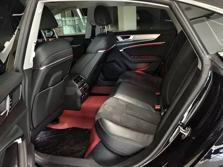 Audi A7L 2024 45 TFSI Luxury Model 11