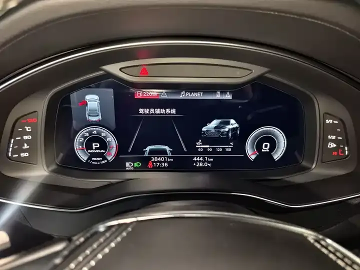 Audi A7L 2024 45 TFSI Luxury Model 4
